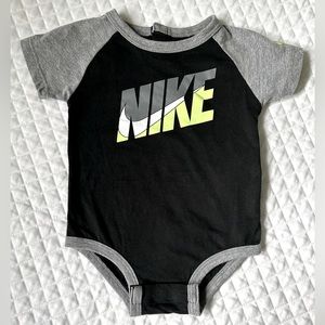 EUC Nike Infant Boys One Piece Outfit Size 6 months Short Sleeve Swoosh Arm Logo